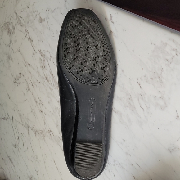 Naturalizer size 10 black flats - Picture 2 of 4